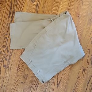 Men's big size Roundtree & Yorke khaki pants, size 46" x 29"